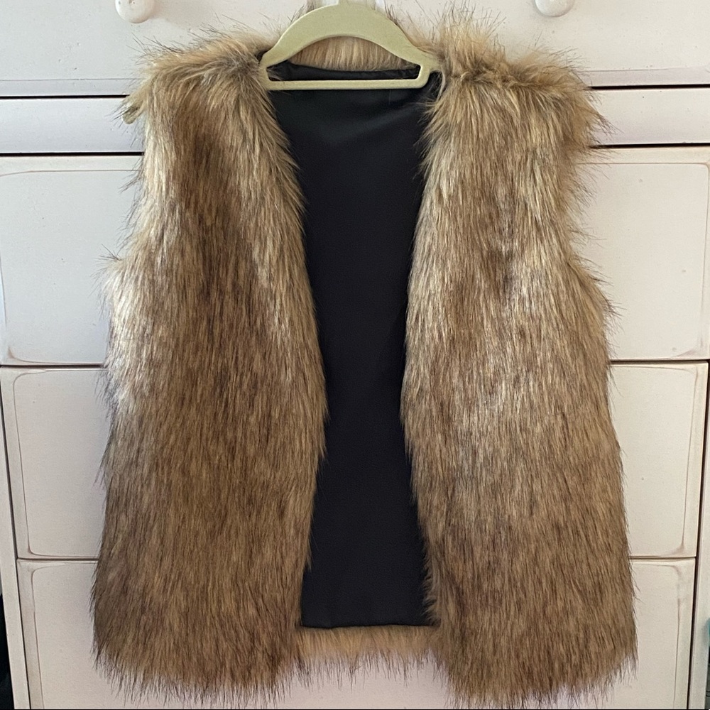 NWT Tanming Faux Fur Vest